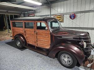Built With Speedway Motors: Jeff's 1939 International Woody