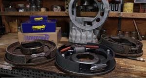 Speedway Tech Talk - Ford Juice Brakes Versus Self-Energizing Brakes