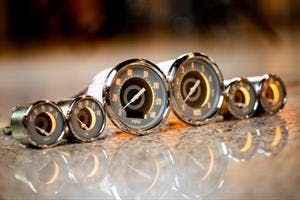 Omega Kustom Avant Gauges