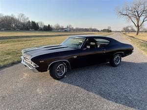 Installing Exterior Trim on a 1969 Chevelle